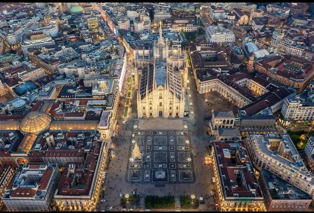 Milano Centrale - M3 Sondrio, Duomo 10 Minuti Milan